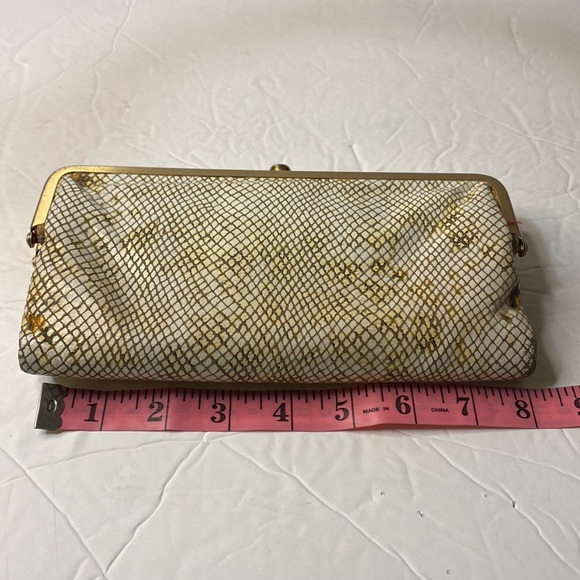 Hobo Lauren gold cream wallet - Picture 10 of 11